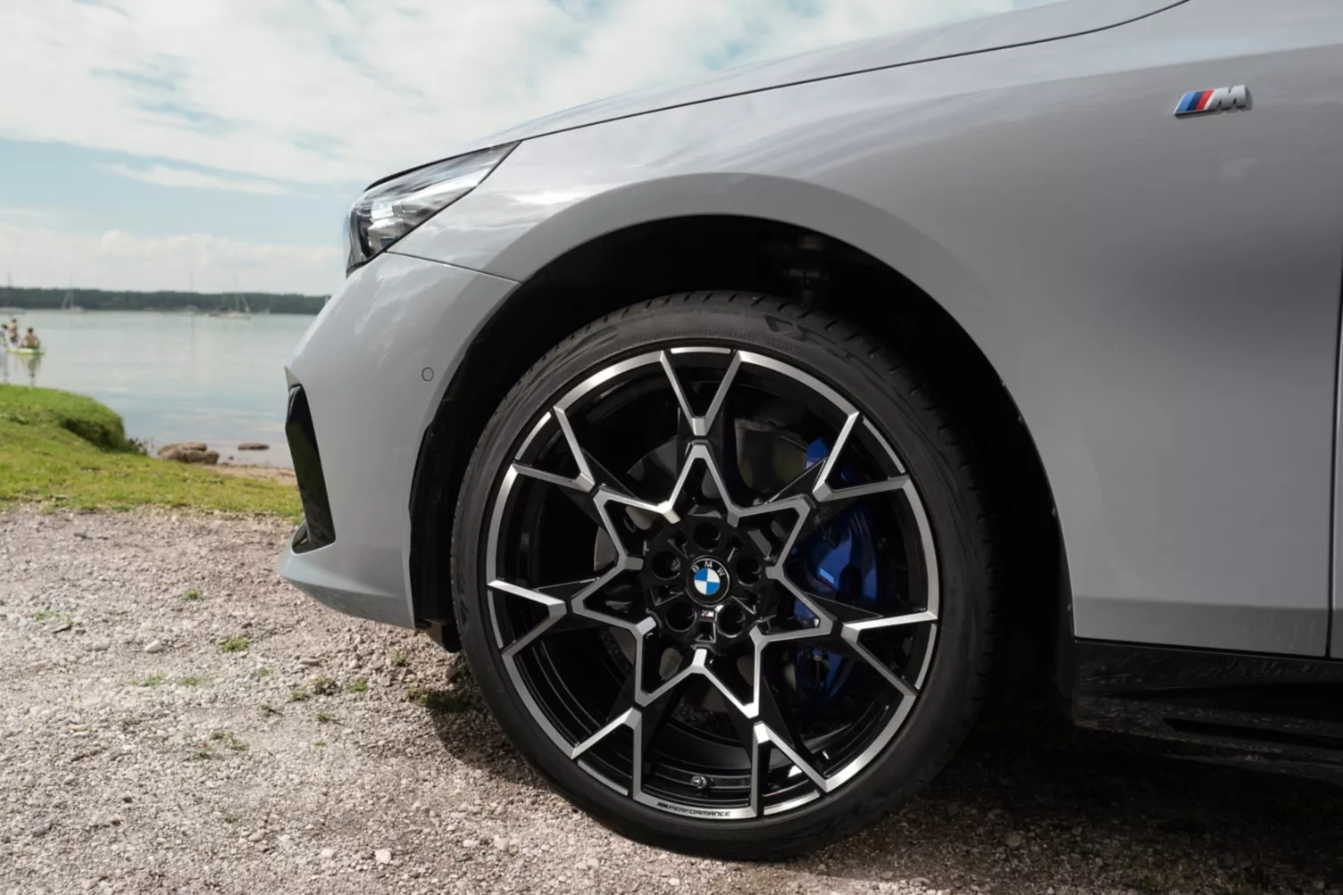 21" M Performance könnyűfém keréktárcsa, keresztküllős 943 M.