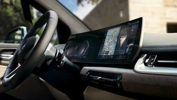 TÖKÉLETES ÖSSZEKÖTTETÉSBEN A KÜLVILÁGGAL A BMW 2 ACTIVE TOURER FEDÉLZETÉN.