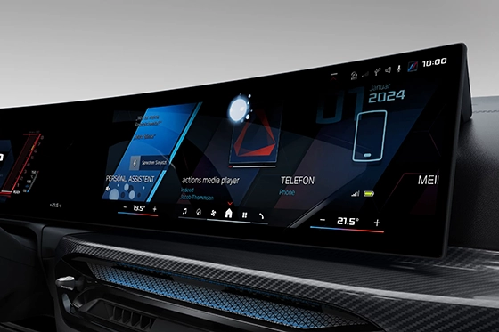 Figyelmesen hallgat és támogat.